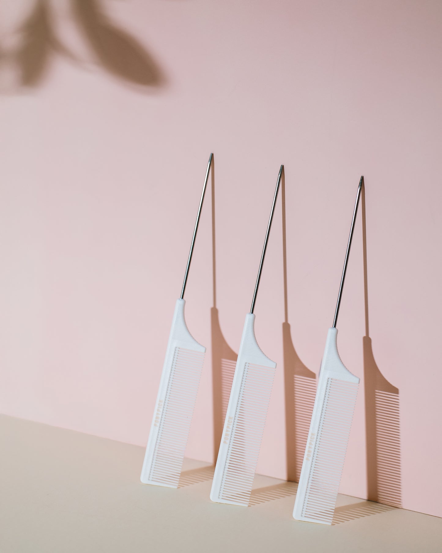 Pro-Glow Metal Tail Comb